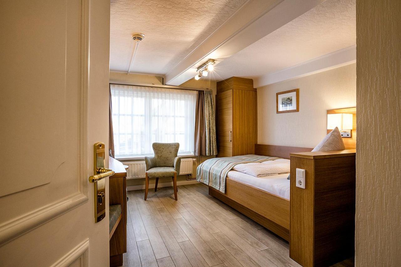 Hotel Neuwarft Altbau ดาเกอบึล ภายนอก รูปภาพ