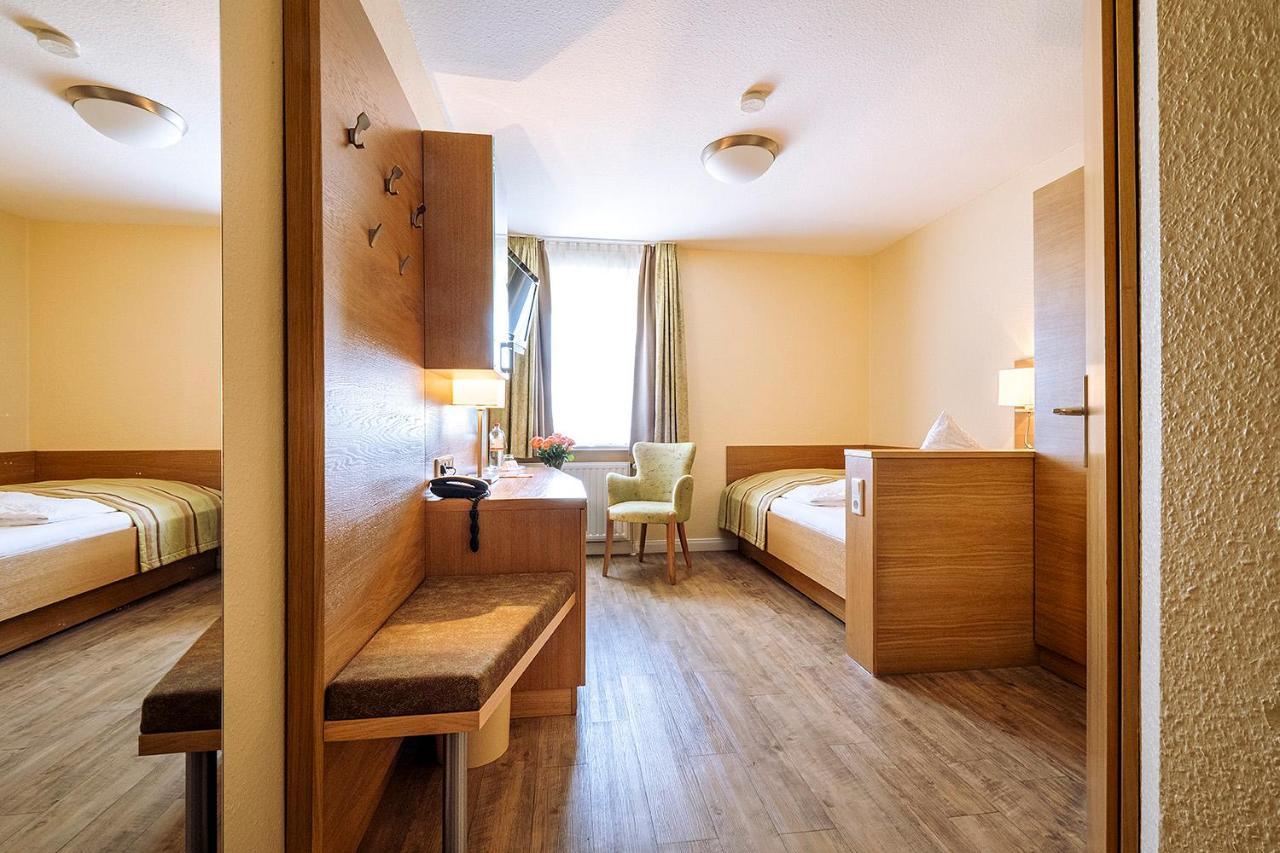 Hotel Neuwarft Altbau ดาเกอบึล ภายนอก รูปภาพ