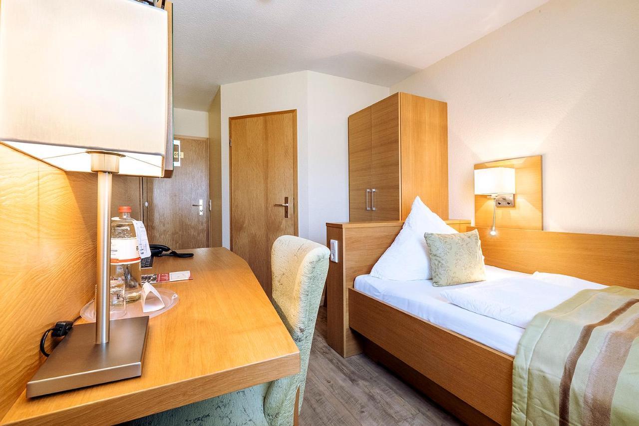 Hotel Neuwarft Altbau ดาเกอบึล ภายนอก รูปภาพ