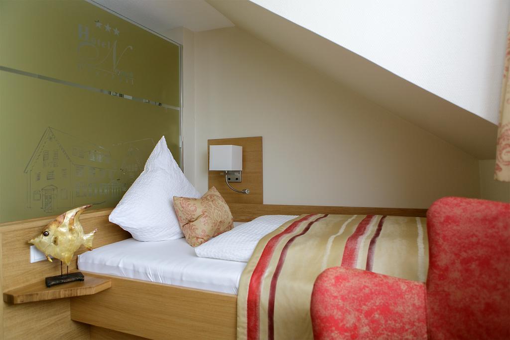 Hotel Neuwarft Altbau ดาเกอบึล ห้อง รูปภาพ