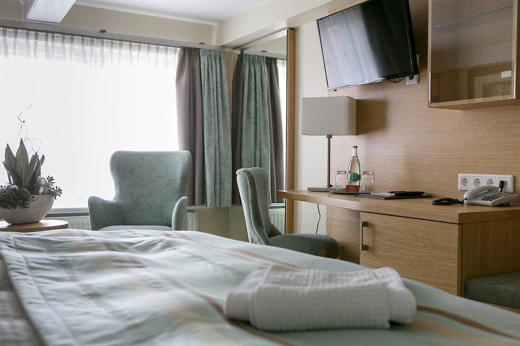 Hotel Neuwarft Altbau ดาเกอบึล ห้อง รูปภาพ