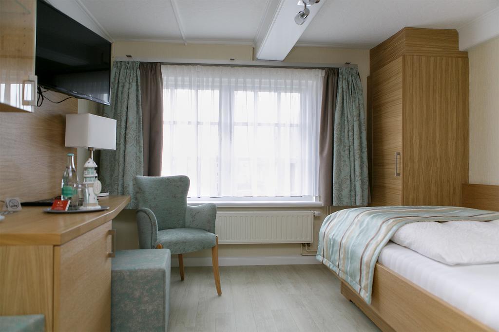 Hotel Neuwarft Altbau ดาเกอบึล ห้อง รูปภาพ