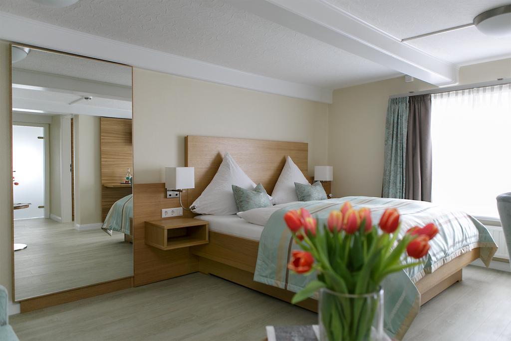Hotel Neuwarft Altbau ดาเกอบึล ห้อง รูปภาพ